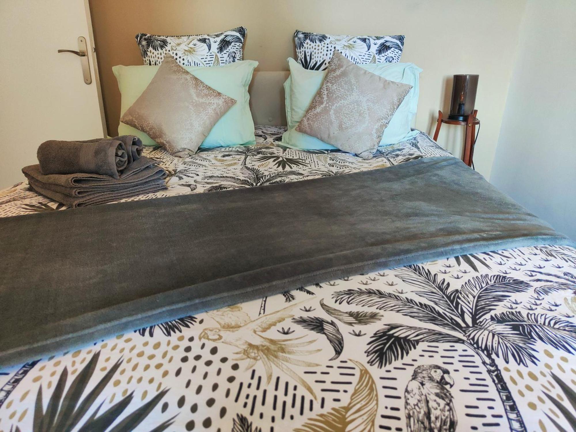 Les Appartements Du Marche Dinan Phòng bức ảnh
